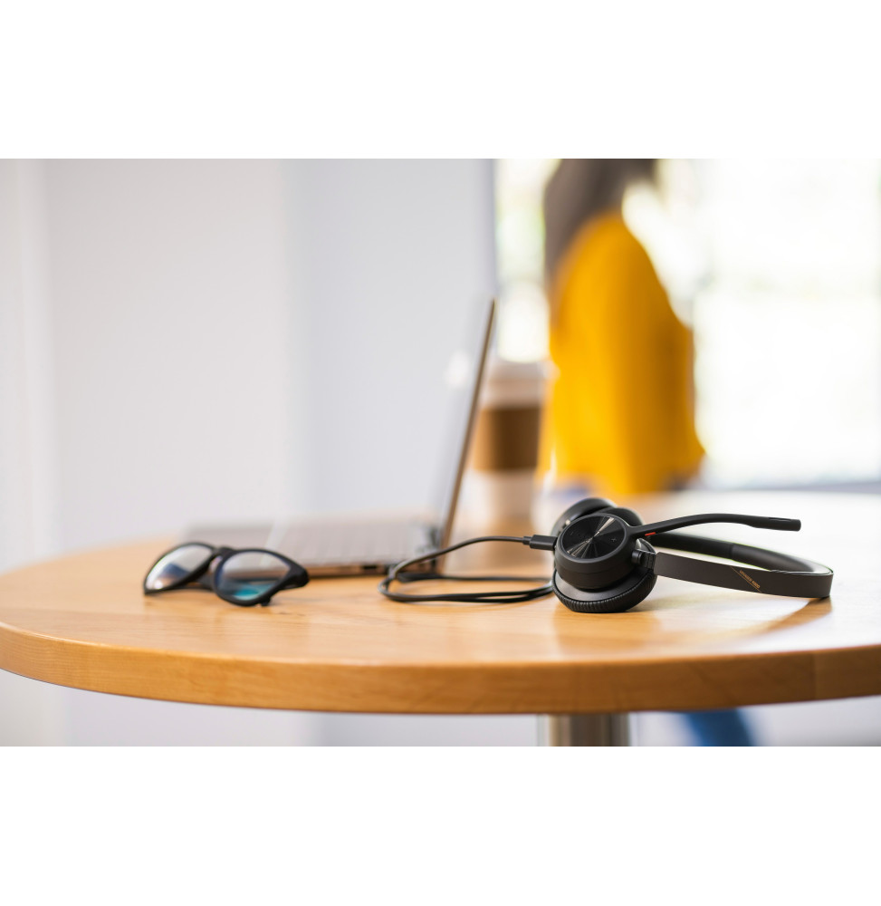 poly-micro-casque-voyager-4320-m-certifie-microsoft-teams-dongle-bt700-base-de-chargement-77z32aa