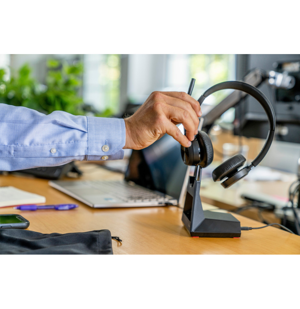 poly-micro-casque-voyager-4320-m-certifie-microsoft-teams-dongle-bt700-base-de-chargement-77z32aa